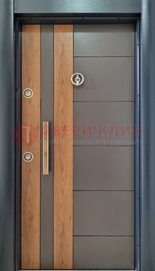 Коричневая входная дверь c МДФ панелью ЧД-01 в частный дом в Вологде