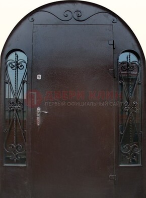 Арочная дверь со стеклом и ковкой ДА-16 под старину в Вологде