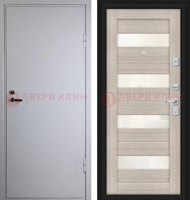Белая железная дверь с порошковым напылением и стеклом ДП-308 в Рязани