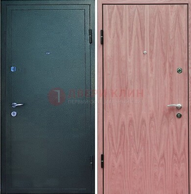Черная входная дверь с порошковым покрытием ДП-32 в Пскове