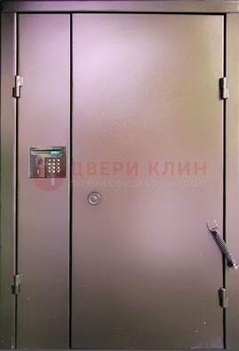 Коричневая стальная дверь в подъезд ДПД-1 в Вологде