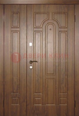 Двухстворчатая коричневая парадная дверь ДПР-48 в Вологде
