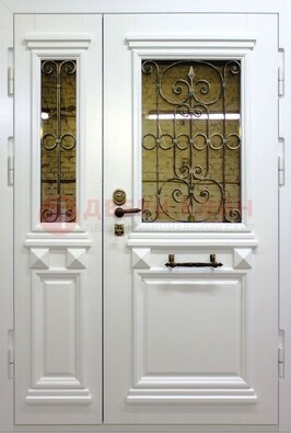 Белая парадная металлическая дверь со стеклом и ковкой ДПР-83 в Вологде