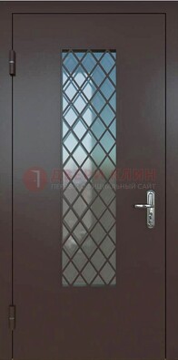 Темная металлическая дверь с решеткой и стеклом ДС-7 в Вологде