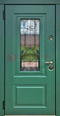 Зеленая металлическая дверь со стеклом и ковкой ДСК-113 в Вологде