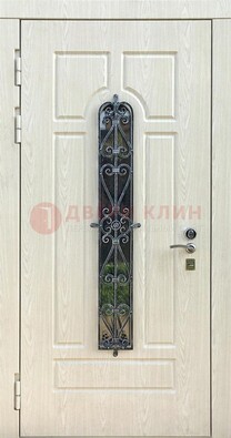 Светлая стальная дверь со стеклом и ковкой ДСК-118 в Вологде