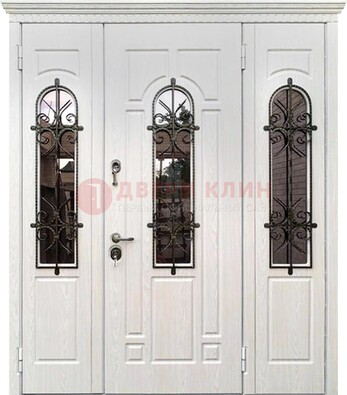 Белая распашная стальная дверь со стеклом и ковкой ДСК-125 в Вологде