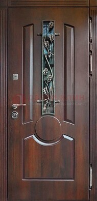Темная железная дверь со стеклом и ковкой для кирпичного дома ДСК-136 в Вологде