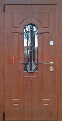 Темная железная дверь со стеклом и ковкой в коричневом цвете ДСК-154 в Вологде