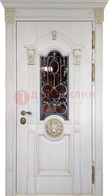 Белая железная дверь со стеклом и ковкой для кирпичного дома ДСК-155 в Вологде