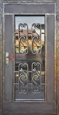 Коричневая наружная дверь порошок со стеклом и ковкой ДСК-160 в Вологде