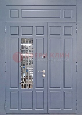 Серая двухстворчатая дверь Винорит со стеклом и ковкой ДСК-234 RAL 7024 в Вологде