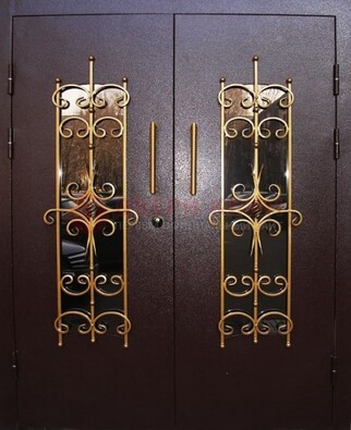 Металлическая дверь с ковкой и остеклением ДСК-49 в Пскове