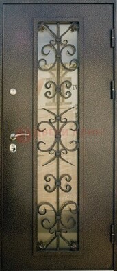 Входная дверь Дверь со стеклом и ковкой черного цвета ДСК-76 для веранды в Вологде