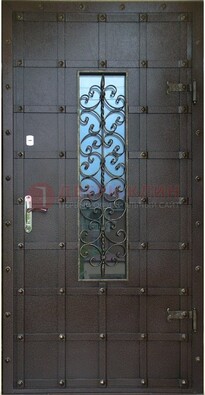 Стальная дверь со стеклом и ковкой ДСК-84 с утеплением в Пскове