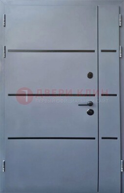Серая металлическая тамбурная дверь с молдингами ДТМ-42 в Лобне