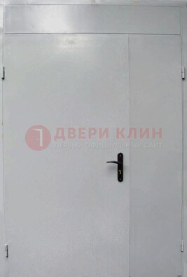 Белая металлическая тамбурная дверь ДТМ-5 в Уфе