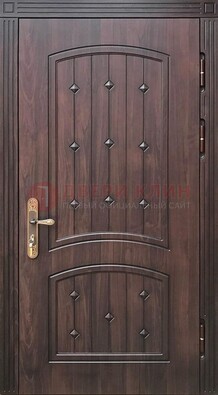 Коричневая уличная дверь с виноритом для дома ДВТ-235 в Вологде