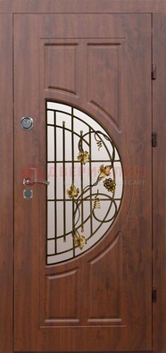 Стальная коричневая дверь с виноритом и ковкой ДВТ-82 в Вологде
