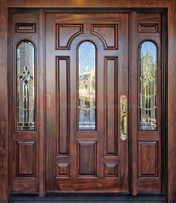 Железная классическая дверь с массивом дуба и витражом ВЖ-18 в Вологде