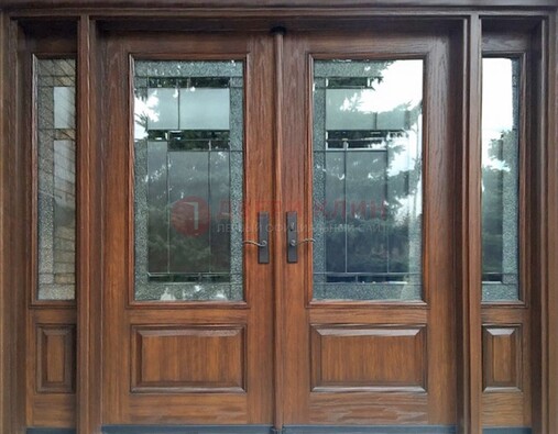 Распашная стальная дверь с массивом с витражом и фрамугами ВЖ-21 в Вологде
